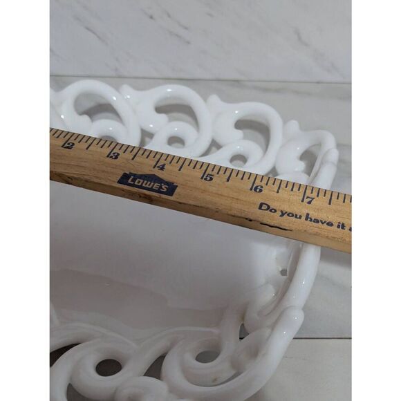 Fostoria Vintage White Milk Glass Folded Fruit Bowl Glassware - Picture 7 of 7